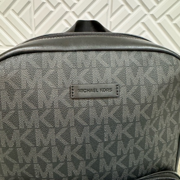 Michael Kors Signature EVERETT BLACK FRONT POCKET LARGE BACKPACK BAG UNISEX NEW - Picture 11 of 11